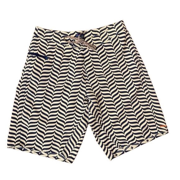 Patagonia Wavefarer Boardshorts Men’s Size 36 Yellow Navy Wave Pattern - Picture 1 of 4